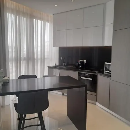 360 Building - View 2 Bedroom ニコシア