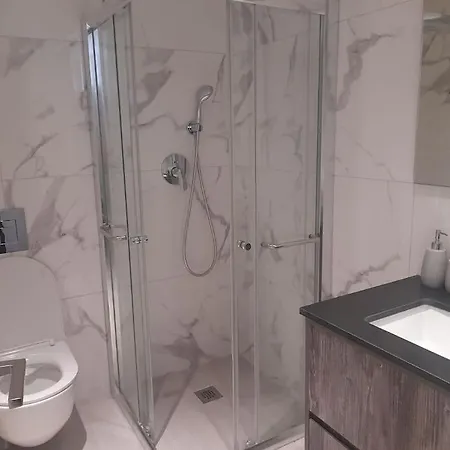 360 Building - View 2 Bedroom Апартаменты